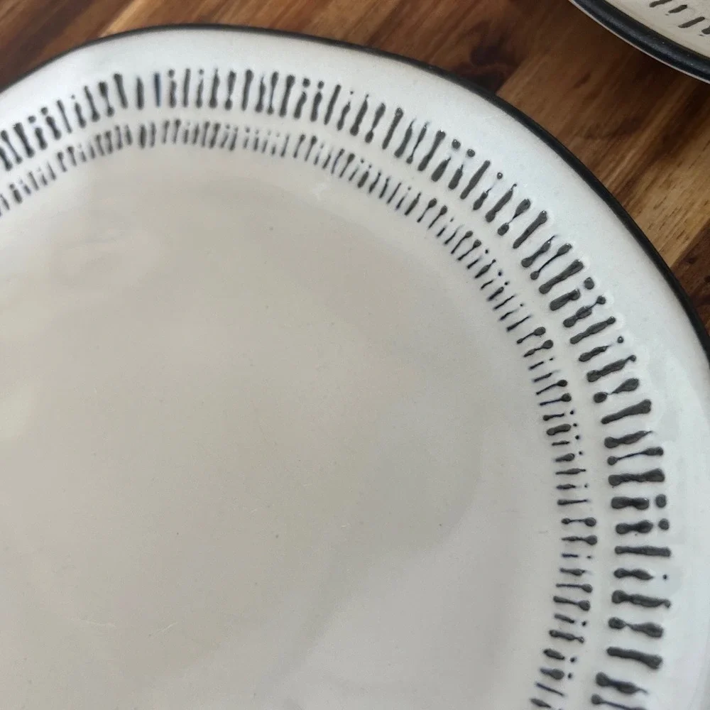 Neutral Ceramic Dinner Plates with Black Rim - Set of 2